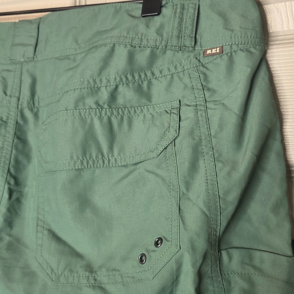 Rei Cargo Shorts Women Size 16 Green Athletic Stretch Hiking SPF 50 Gorpcore - Picture 5 of 7